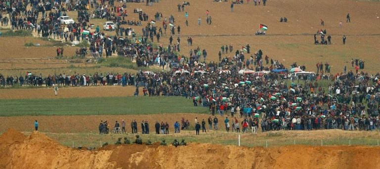 Guerra di Pasqua. Sangue sulla marcia a Gaza. 16 palestinesi uccisi, oltre 1000 feriti