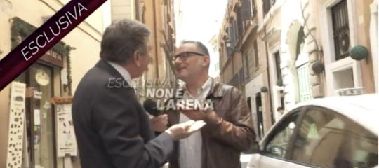 Giornalista di “Non è l’Arena” preso a schiaffi dall’ex ministro Landolfi, FNSI e Assostampa Puglia: «Inaccettabile, chieda scusa»