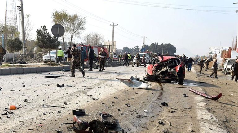 Strage a Kabul, 9 giornalisti tra i 30 morti in duplice attentato rivendicato dall’Isis