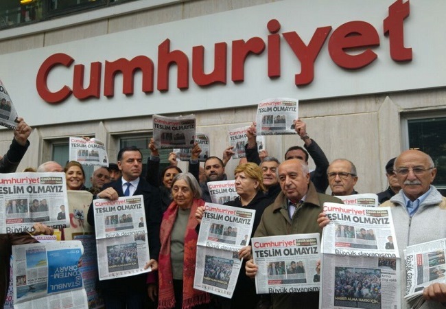 Condanne ai giornalisti di Cumhuriyet, Fnsi: “Abrogata la libertà di informazione”