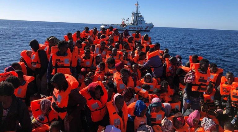 Hanno salvato i migranti dai libici, la Open Arms torna in mare aperto