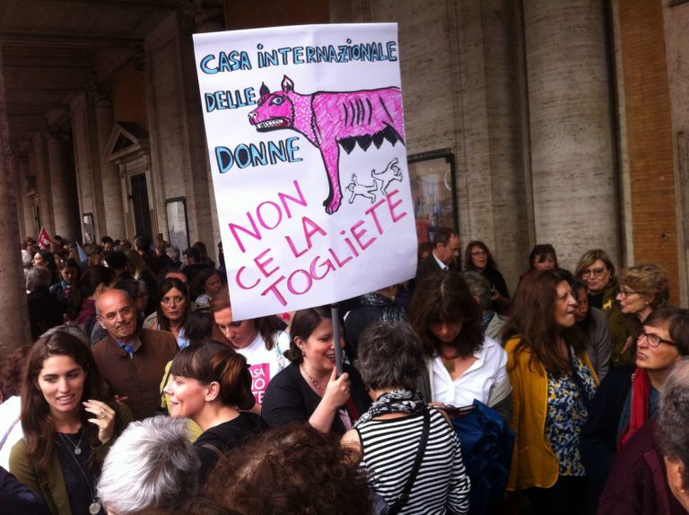 Casa delle donne, resistere è un dovere. La solidarietà di Articolo 21