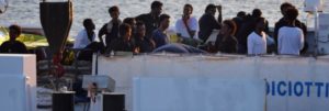 Nave Diciotti. Sbarcati i minori. Oggi visita Garante nazionale per verificare condizioni migranti a bordo