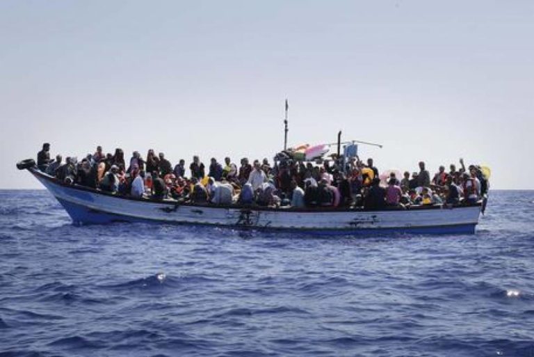 Migranti, riprende il bollettino dei morti. Naufragio al largo della Libia