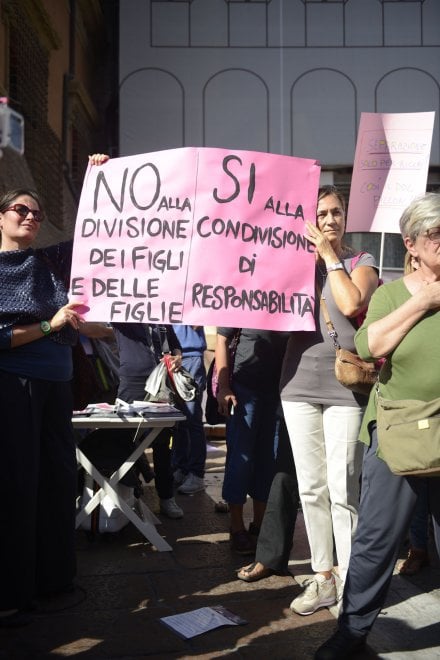 In centinaia a Bologna contro il ddl Pillon sul diritto di famiglia