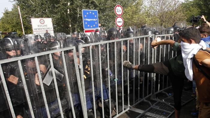 Ungheria: Amnesty International lancia la sfida legale alla vergognosa legge sull’immigrazione che prende di mira la società civile
