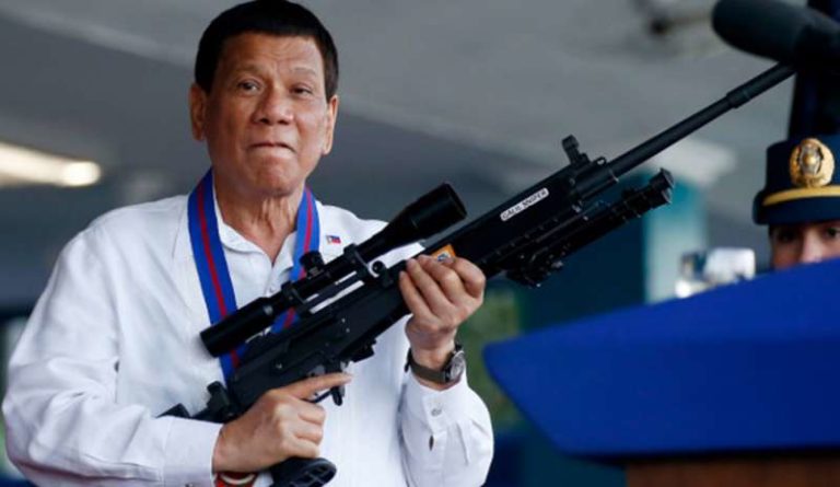 Filippine, Rsf premia giornalista e blogger che sfida Duterte, il presidente che ritiene legittimo ammazzare i giornalisti