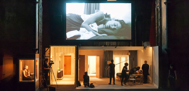 I frammenti di realtà di Marguerite Duras. ‘La maladie de la mort’, regia di Katie Mitchell, al Teatro Argentina di Roma