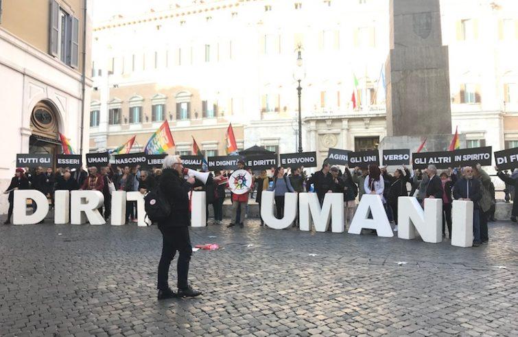 Flash mob per i diritti umani davanti alla Camera