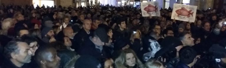 Roma. Anche Certi Diritti e Gaynews alla manifestazione “Non siamo pesci”. Bonafoni: “Una piazza strapiena per reagire a tanta disumanità”