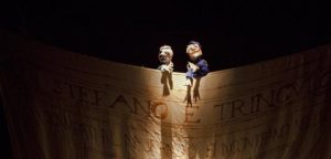 Il metateatro nella Tempesta di Shakespeare per fantocci e attore solo al Teatro Elfo Puccini di Milano