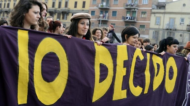 “Sui diritti non si torna indietro”. Articolo 21 con Luisa Betti alla manifestazione contro il Congresso mondiale delle famiglie di Verona