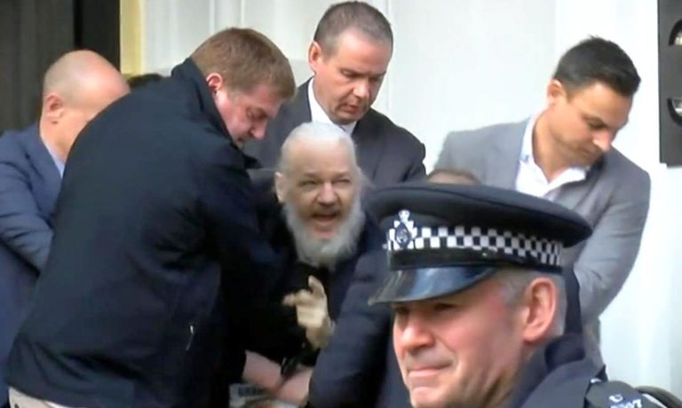 Arrestato Julian Assange. L’appello di Rsf