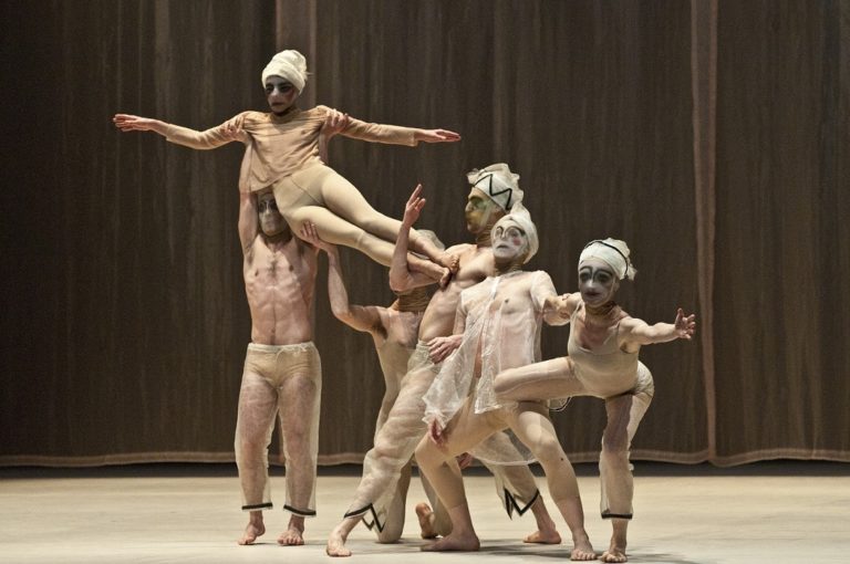 Teatro di Roma. “Grandi Pianure”: la danza e il suo sguardo sulla contemporaneità
