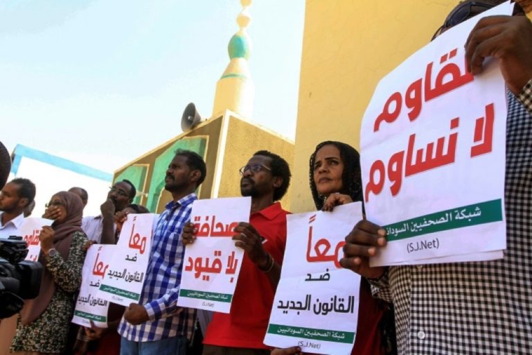 Sudan, nuova manifestazione contro militari. Fermati i giornalisti in piazza per raccontare