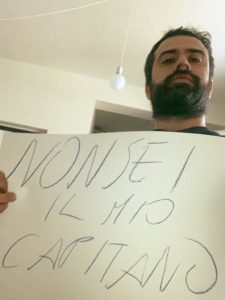 Guidi, il pianista che le “suona” a Salvini si candida alle Europee: “Matteo, lasciaci restare umani, anche in Europa”