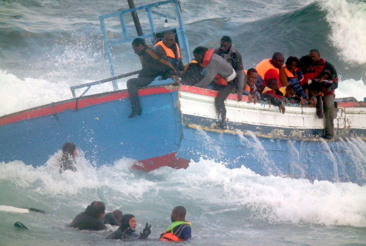 Torna il tormentone-clandestini, così Salvini prova a spostare il tiro