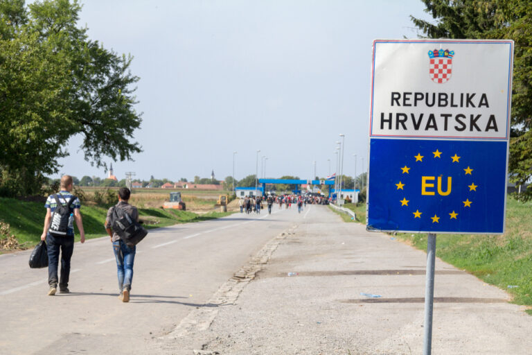 Croazia: respingimenti al confine con “un po’ di forza”