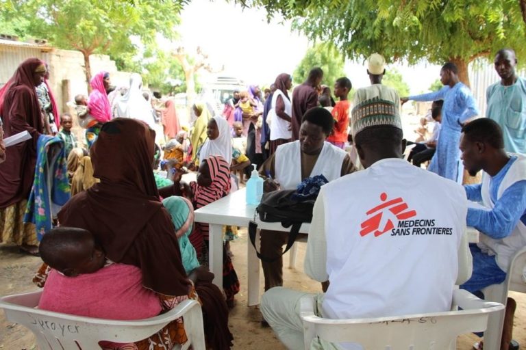 Nigeria nord-orientale: 10 anni di conflitto e sfollamenti. MSF: “Condizioni di vita e bisogni umanitari restano gravissimi”