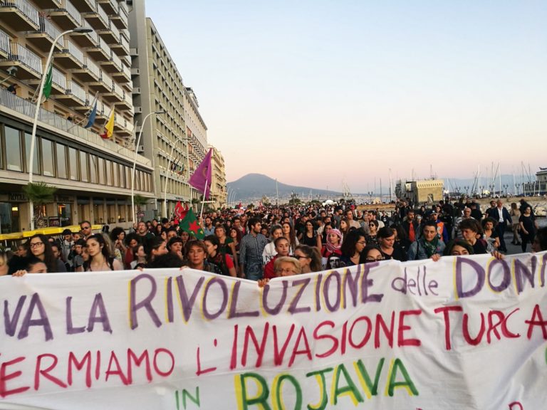 Napoli. In centinaia per esprimere solidarietà al popolo curdo