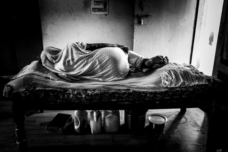 Chieri, il 10 ottobre presentazione del progetto fotografico “I was my husband”: il riscatto delle vedove indiane