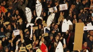 La piazza di Bologna invasa di “sardine” è sintomo di una crisi d’astinenza da partecipazione