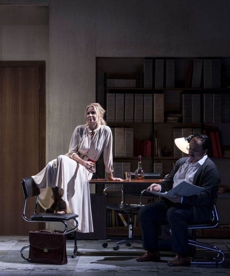 Ma non è una commedia leggera…. “Scene da un matrimonio”, diretto da Andrei Konchalovsky, in replica al Teatro Eliseo