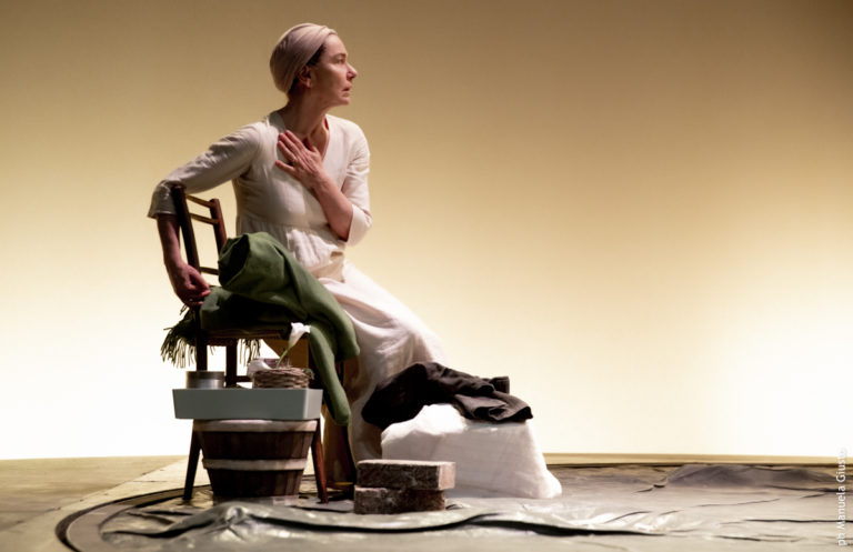 Teatro Quirino. “L’anima buona di Sezuan”, Monica Guerritore porta in scena con maestria l’apologo civile di Brecht
