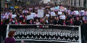 Le 100mila femministe in piazza contro la violenza fanno ancora paura