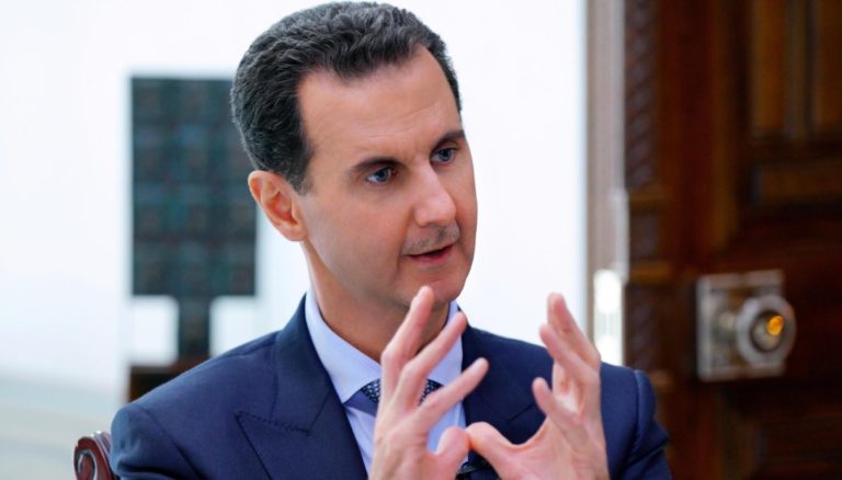 Assad porta in tv il vilipendio di cadavere