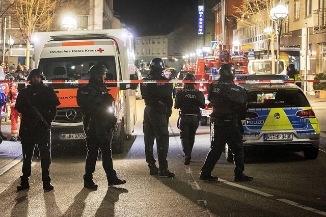 Germania. Terrorista uccide 11 persone nel bar della comunità turca