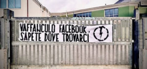 Facebook. Per il Tribunale è legittima la decisione di cancellare Forza Nuova e a Pomezia compaiono nuove scritte d’odio