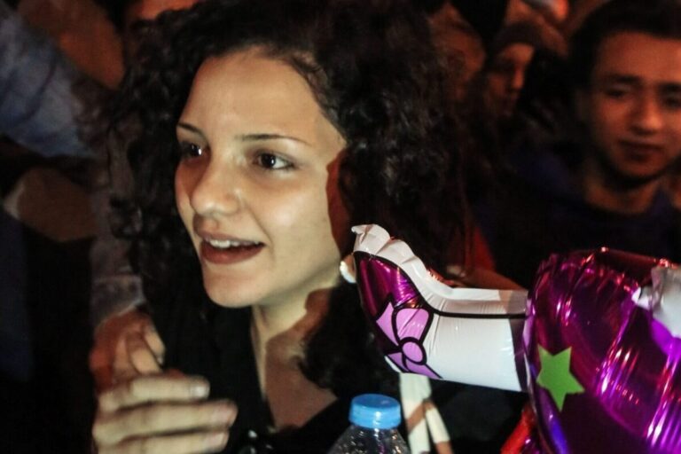 Egitto, rapita in pieno giorno Sanaa Seif, sorella del blogger e attivista Alaa Abdelfattah