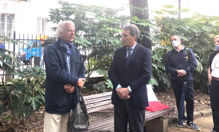 Inaugurata a Trieste la panchina della libertà di stampa