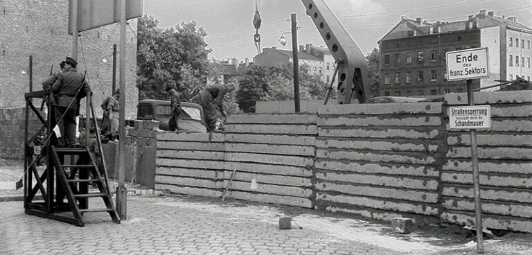 Il 13 agosto 1961 inizia la costruzione del Muro di Berlino. Cadde dopo 28 anni