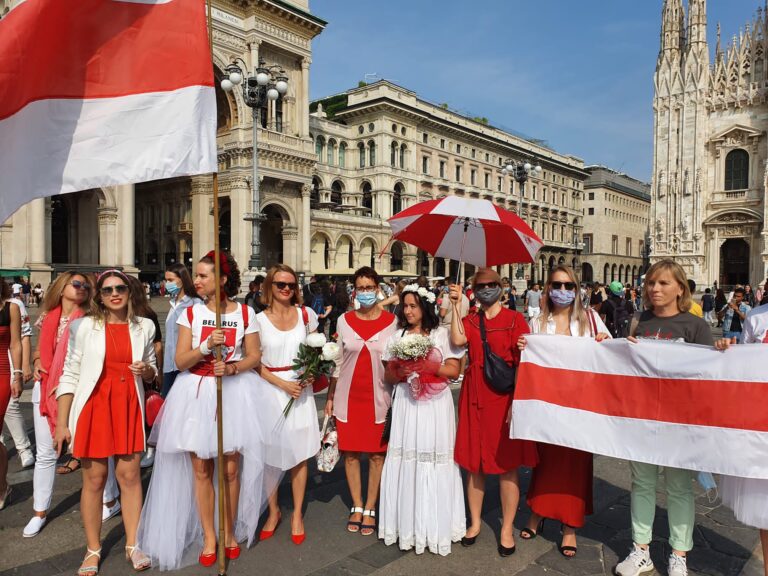 Bielorussia. Protesta delle donne in piazza. E scattano gli arresti