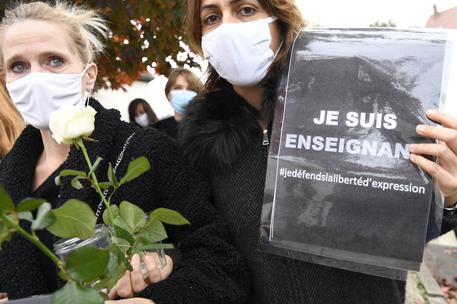 Francia, torna lo spirito di Charlie: tutto il paese in piazza per difendere la libertà di espressione