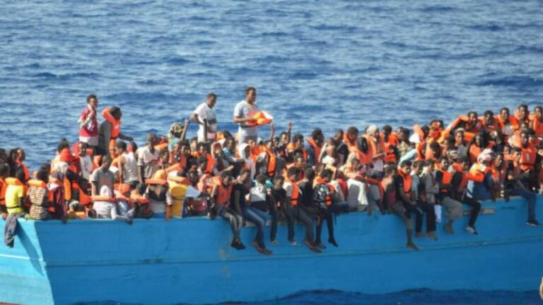 Migranti. Sbarcati oltre centomila migranti, duemila morti accertati sino a ferragosto