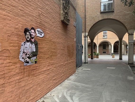 Il poster della street Laika a Bologna: Giulio Regeni e Patrick Zaki