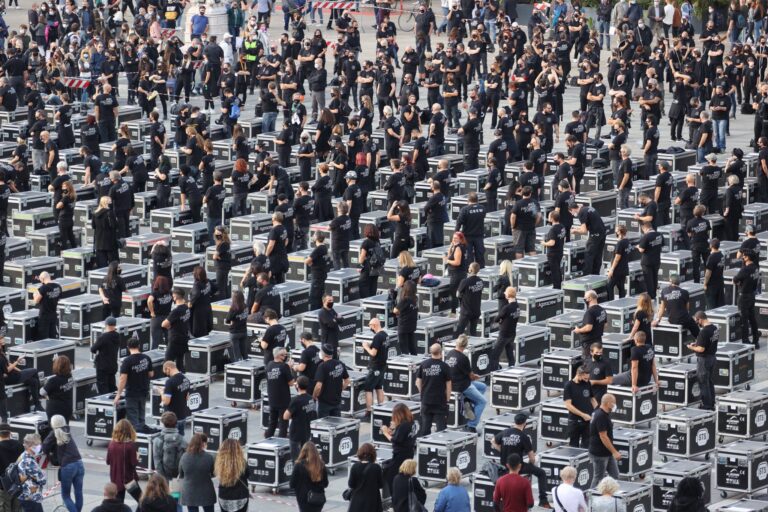 Tiziano Rossi organizzatore di “Bauli in Piazza” a Milano: 1300 tecnici e 550 bauli per difendere lo Spettacolo