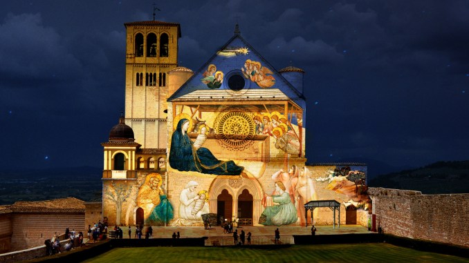 Assisi, città-Presepe per Natale 2020. Rivivono gli affreschi di Giotto. Una statua infermiera simbolo anticovid