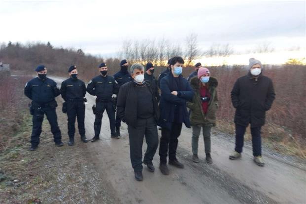 Migranti nei Balcani, delegazione di eurodeputati bloccata da polizia croata