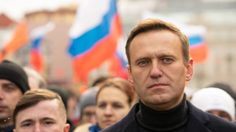 Basta con i bavagli di Putin. Libertà per Alexey Navalny e Pavel Zelenski