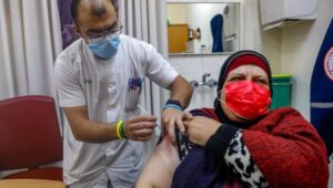 Mancata vaccinazione popolazione palestinese. Un’interrogazione parlamentare in Italia
