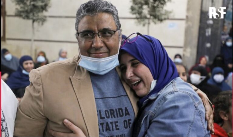 Egitto, torna libero dopo 4 anni di carcere il giornalista Mahmoud Hussein