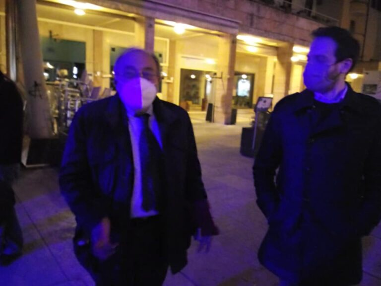 A Trento per “Un’ora con.. ” il presidente Fnsi Giulietti in visita al Teatro Sociale “illuminato”