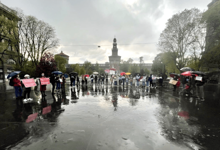 Milano, manifestazione pacifica a sostegno di Alexei Navalny
