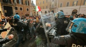 Covid, gli scontri a Roma  nel giugno 2020 erano una “strategia” contro la stampa. L’ordinanza del gip