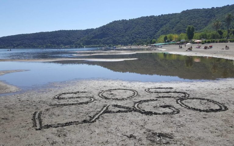 Ambiente. Il lago di Bracciano rischia l’inquinamento totale. Con intervista a Loreto Rossi, Ordinario di Ecologia a La Sapienza