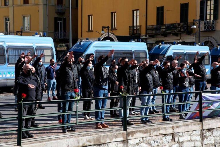 Manifestazioni fasciste a Como, cresce l’indignazione. “Autorizzazioni stonate con la Costituzione”